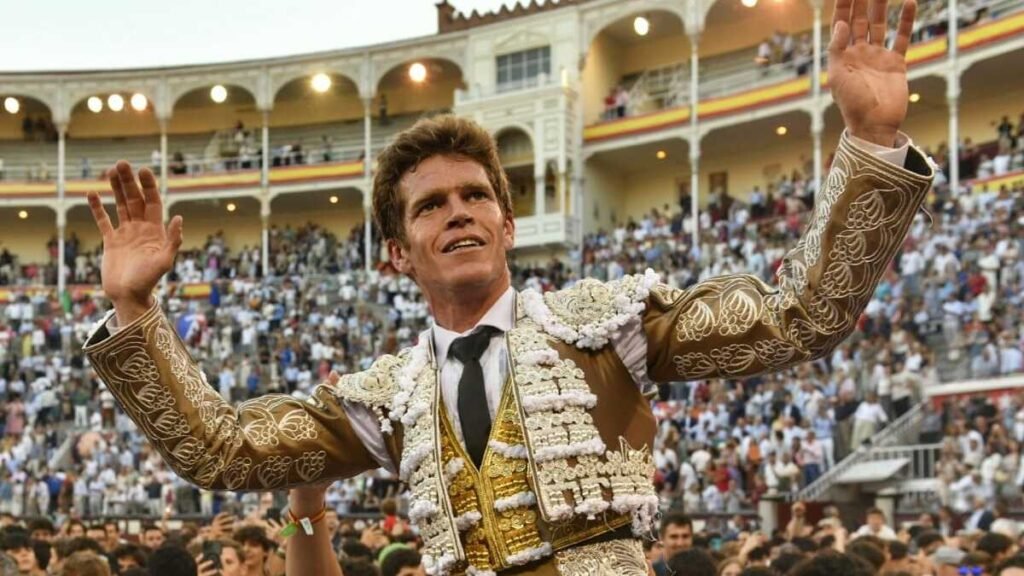 PUERTA GRANDE PARA BORJA JIMÉNEZ QUÉ CONQUISTA EL CIELO MADRILEÑO, ANTE EL MEJOR “VICTORINO” DEL ENCIERRO!!