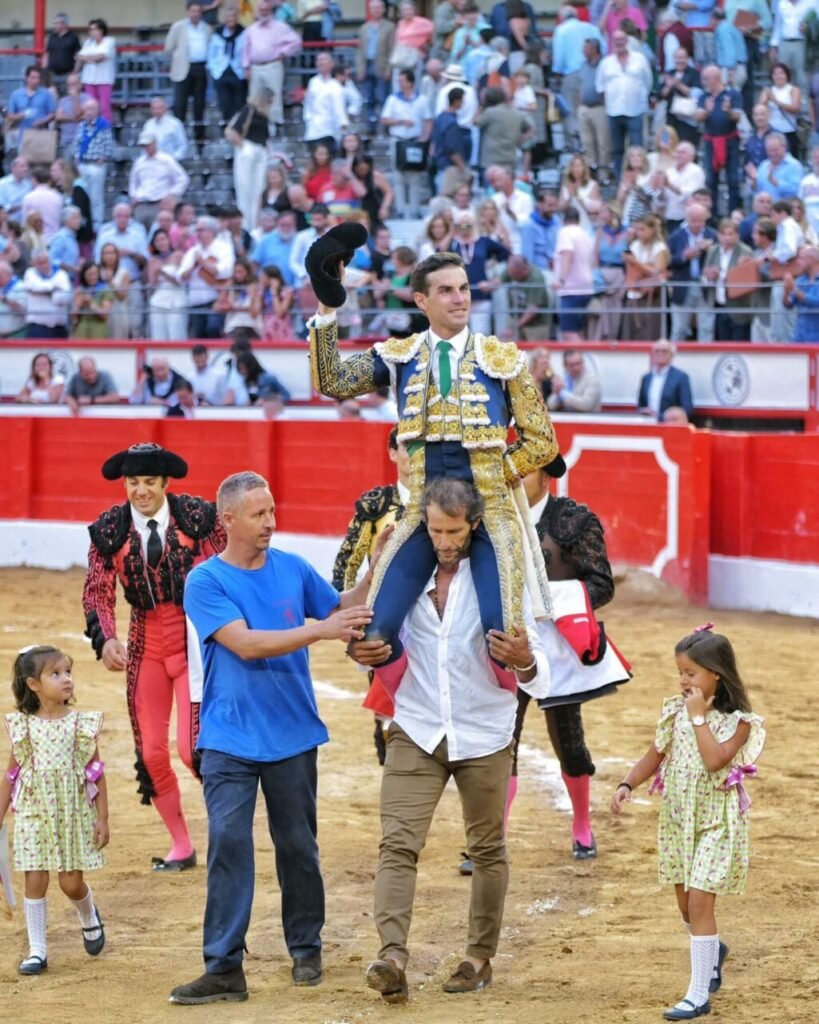 FERNANDO ADRIÁN PUERTA GRANDE EN SANTANDER ANTE NOBLE ENCIERRO DE JUAN PEDRO DOMECQ!!