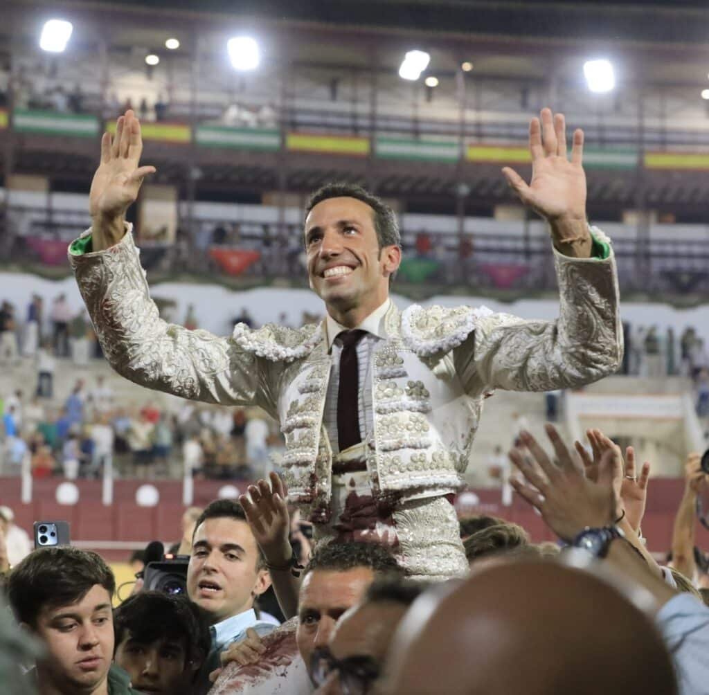 LA GRANDEZA DEL TOREO A CARGO DE DAVID DE MIRANDA, QUÉ ESTUVO SUBLIME TRIUNFANDO EN LA MALAGUETA.-