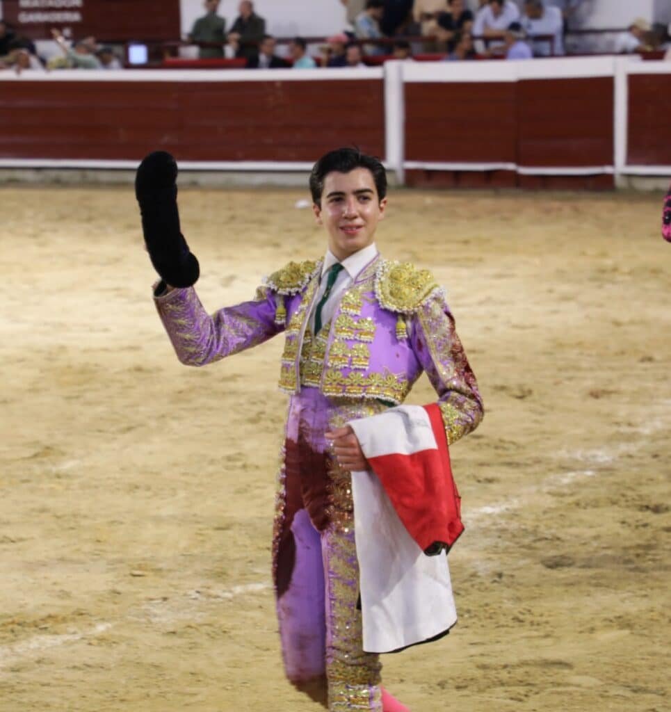 CALI ABRE CON UN FESTEJO MUY DISCRETO POR LA GANADERÍA DE JB CAICEDO !!!