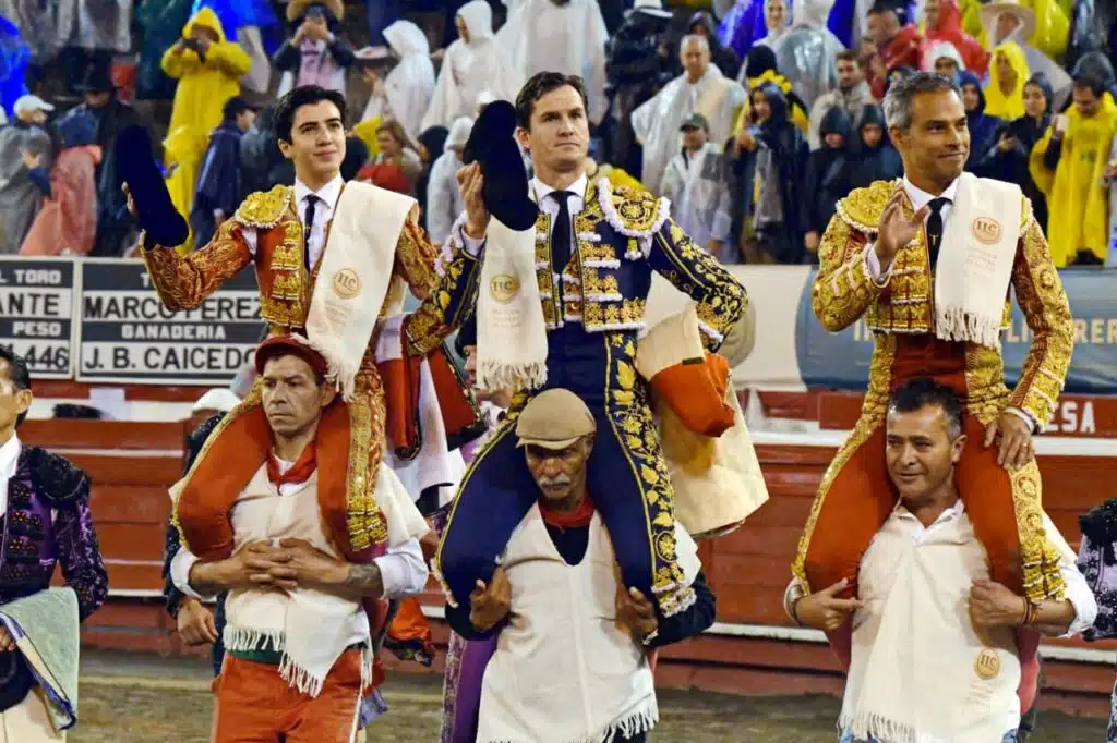 TRIPLE PUERTA GRANDE SALVÓ LA PENÚLTIMA DE MANIZALES.-