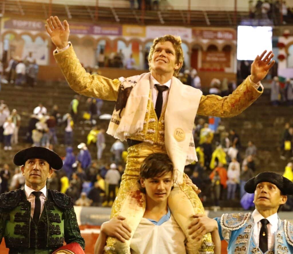 BORJA JIMÉNEZ PUERTA GRANDE ANTE UN DÉBIL Y DESCASTADO ENCIERRO DEL MAESTRO RINCÓN!!