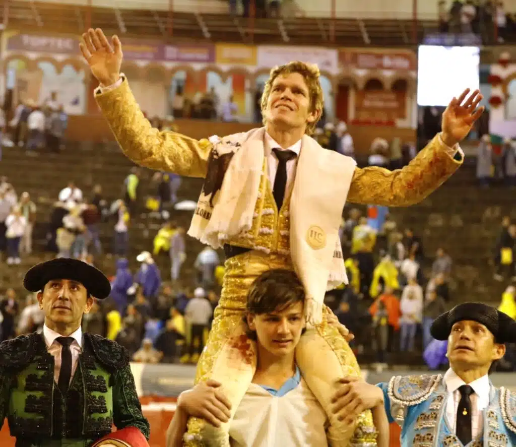 BORJA JIMÉNEZ PUERTA GRANDE ANTE UN DÉBIL Y DESCASTADO ENCIERRO DEL MAESTRO RINCÓN!!