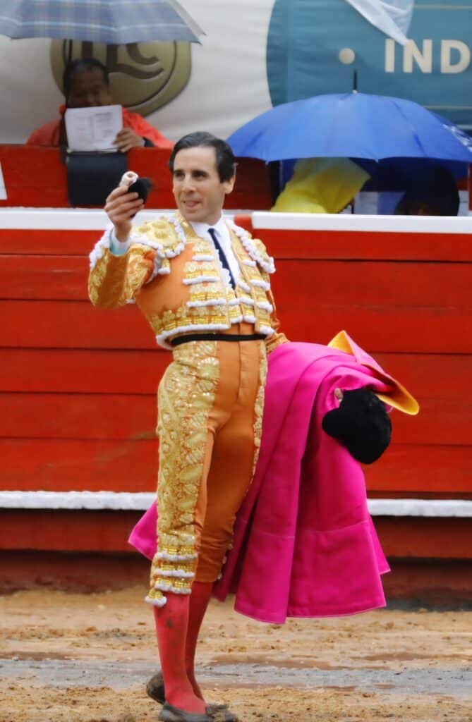 OREJA POR COLETA BAJO LA LLUVIA, PARA EL COLOFÓN CALDENSE!!!