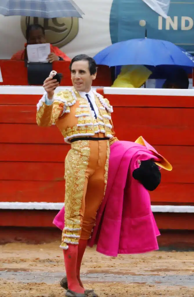 OREJA POR COLETA BAJO LA LLUVIA, PARA EL COLOFÓN CALDENSE!!!
