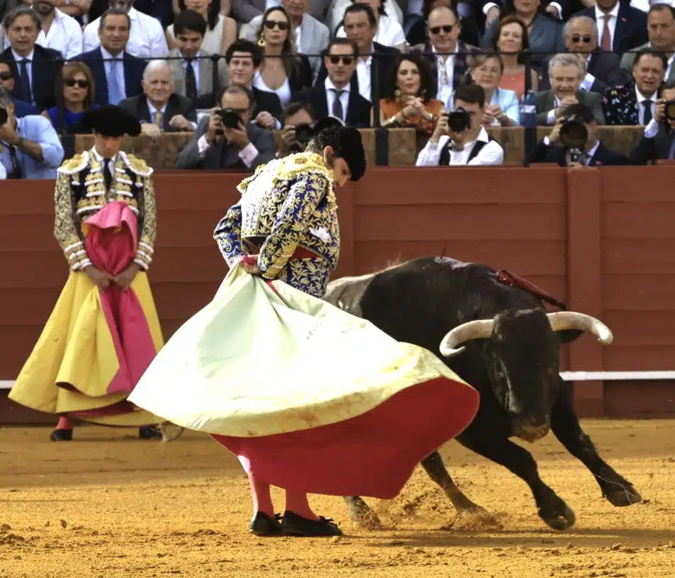 BORJA JIMENEZ PINCHA OTRA PUERTA DEL PRINCIPE EN LA TARDE QUE MORANTE CAE HERIDO EN SEVILLA.