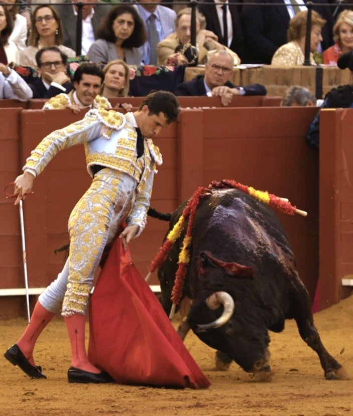 TALAVANTE Y LUQUE TOCAN PELO EN UN FESTEJO DISCRETO EN LA MAESTRANZA.