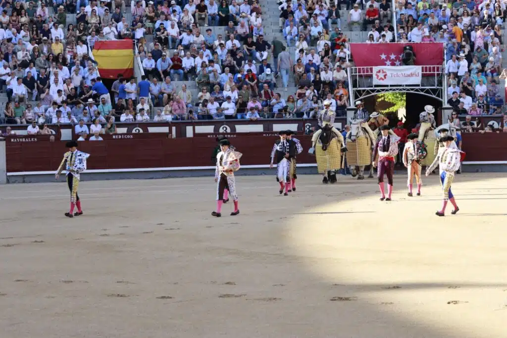 SERIA Y ENTIPADA CORRIDA DE PEDRAZA DE YELTES PARA UNA TERNA QUE PASÓ ANGUSTIAS, EN LAS VENTAS.