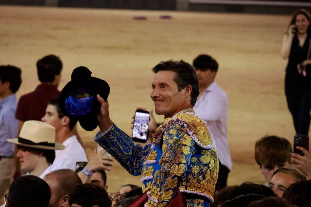DIEGO URDIALES SEGUNDA PUERTA GRANDE, EN LA CORRIDA DE LA PRENSA, CON LA PRESENCIA DEL REY!!