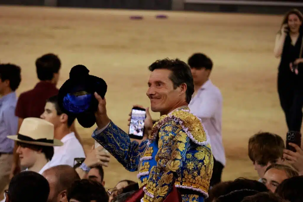 DIEGO URDIALES SEGUNDA PUERTA GRANDE, EN LA CORRIDA DE LA PRENSA, CON LA PRESENCIA DEL REY!!