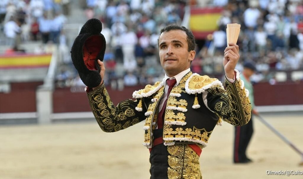 TARDE DE OVACIÓN A LOS PUPILOS DE JOSÉ ESCOLAR PARA  UNA TERNA QUE MOSTRÓ RAZA TORERA.