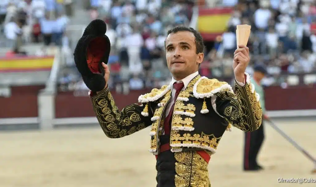 TARDE DE OVACIÓN A LOS PUPILOS DE JOSÉ ESCOLAR PARA  UNA TERNA QUE MOSTRÓ RAZA TORERA.