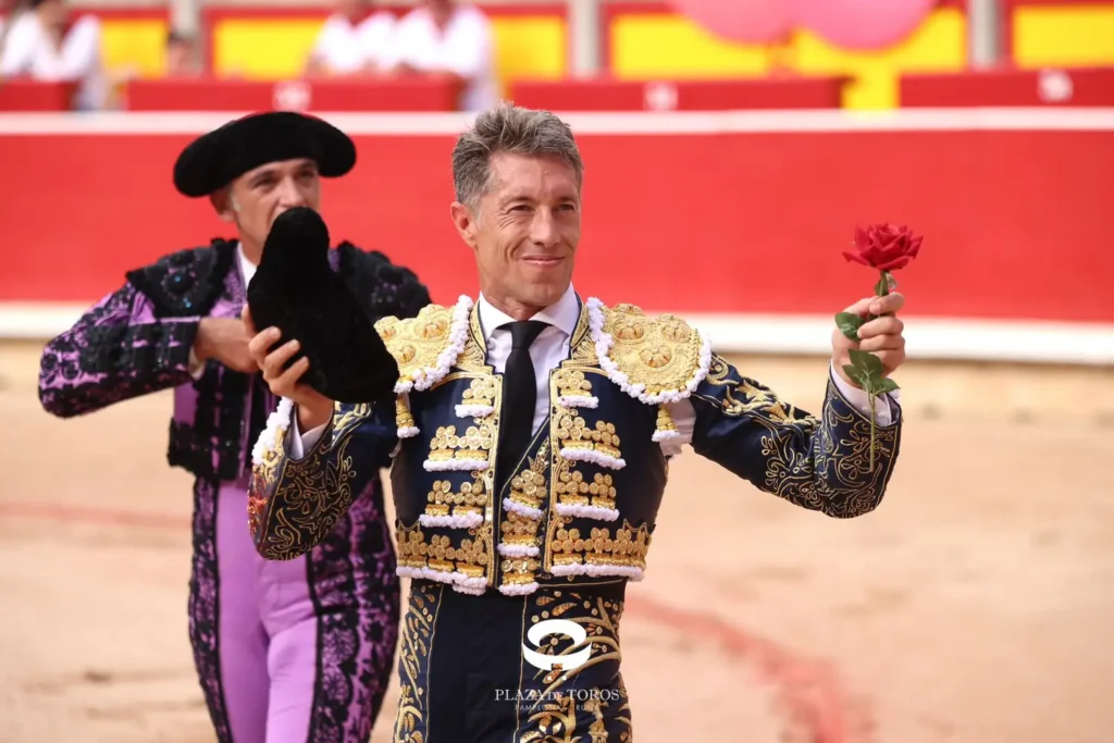 UNA TARDE INJUSTA POR EL PALCO PRESIDENCIAL DE PAMPLONA , CON UNA EXCELENTE “MIURADA” !!
